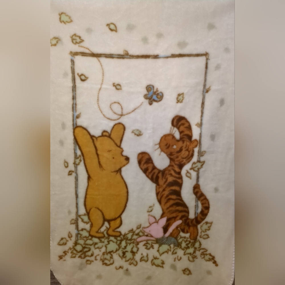 Disney Classic Winnie The Pooh Cream Fleece Baby Piglet Tigger Blanket 30"x45"